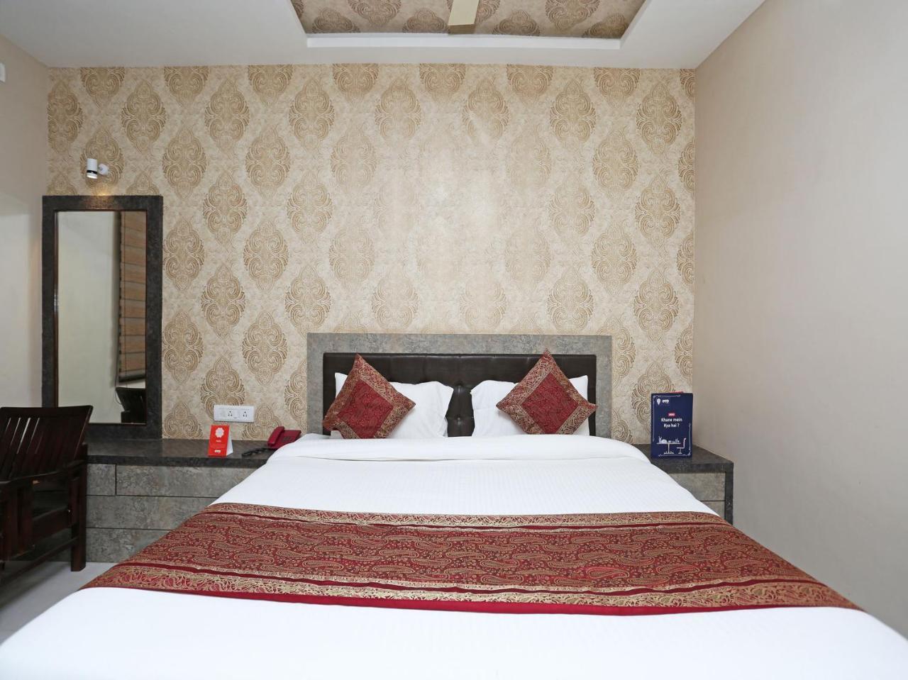 Oyo 10338 Hotel Aadesh Palace Varanasi Exterior photo