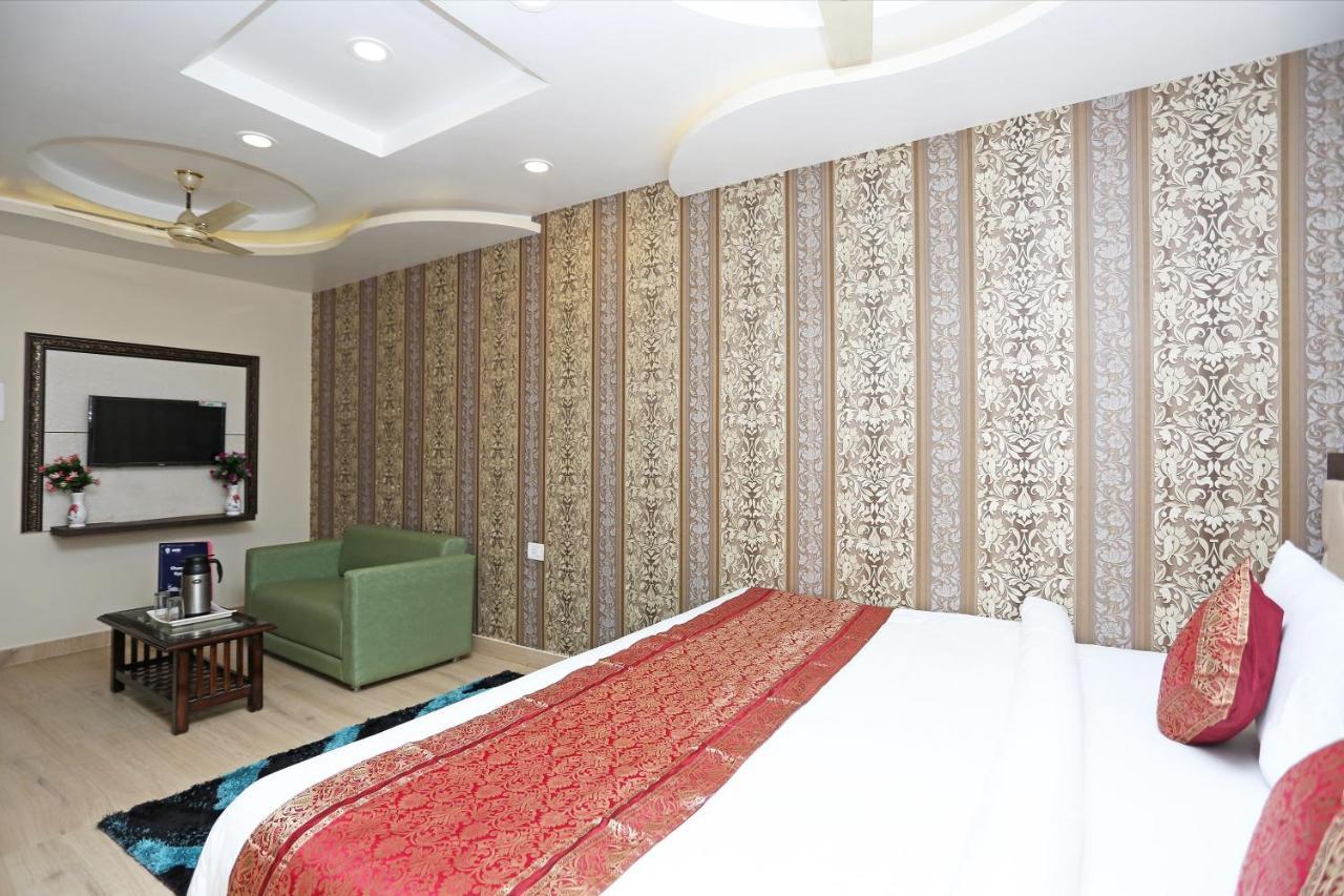 Oyo 10338 Hotel Aadesh Palace Varanasi Exterior photo
