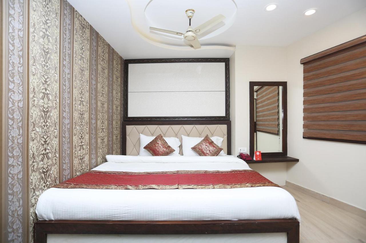 Oyo 10338 Hotel Aadesh Palace Varanasi Exterior photo