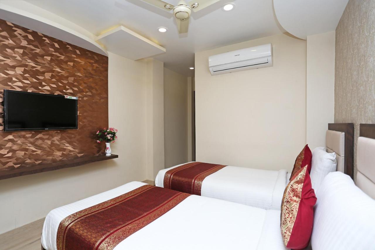 Oyo 10338 Hotel Aadesh Palace Varanasi Exterior photo